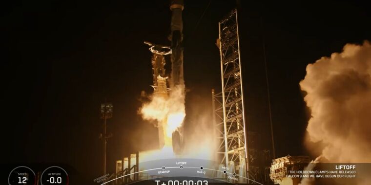 Falcon 9 lifftoff