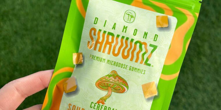 diamond shruumz product lifestyle micro dose gummies 0001s 0003 sour apple peach micro dose e