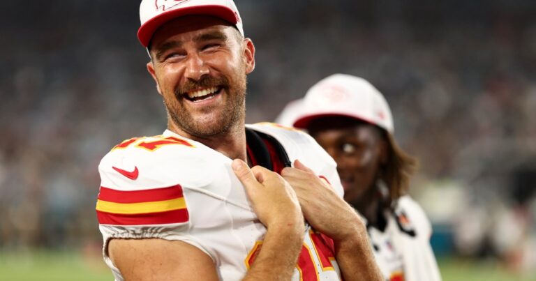 GettyImages 2165764833 Travis Kelce Scored 1st Touchdown of NFL Season on National Tight End Day