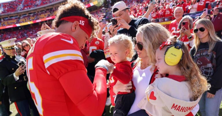 feature Pregnant Brittany Mahomes Shows Off Her Bouncy Blonde Curls at Chiefs Vs Broncos Game