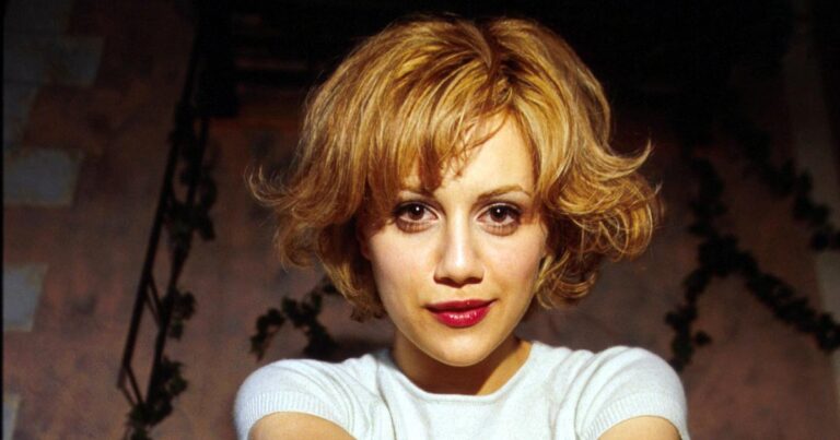 Brittany Murphy Sings in Never Before Seen Footage From Her Final Film Ahead of Death 094