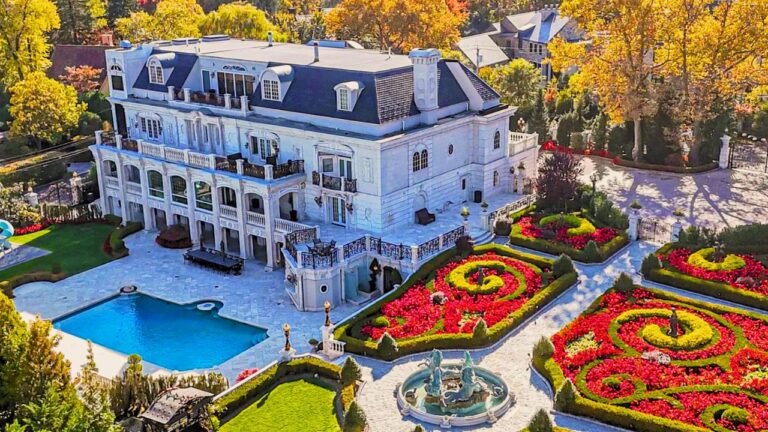 A Staten Island mansion formerly owned by mafia boss Big Paul Castellano has hit the market. Image Zillow 1 1