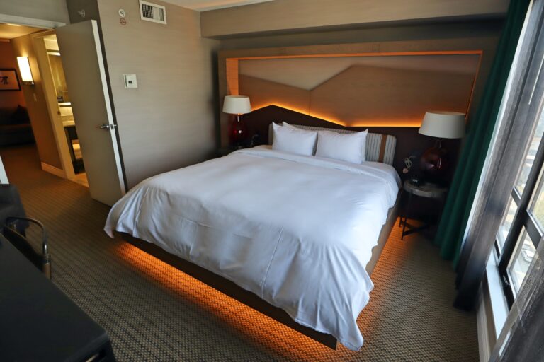 YVR Airport Hotels 50
